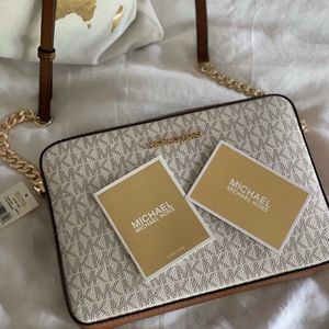 Michale Kors crossbody bag